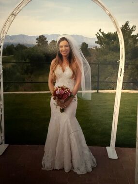 OLIA ZAVOZINA Ivory Lace Mermaid Wedding Gown with Veil